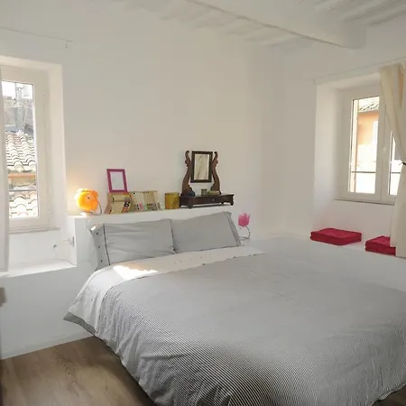 Apt 7 Baci